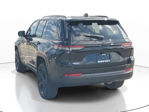 New 2026 Jeep Grand Cherokee Limited RWD image 3