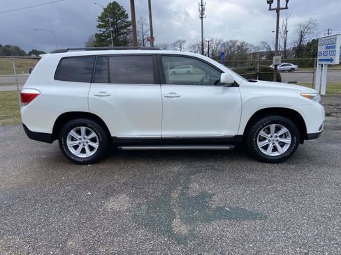 Used 2013 Toyota Highlander SE image 2