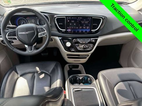 Used 2023 Chrysler Pacifica Touring-L FWD image 29