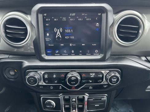 Used 2023 Jeep Wrangler Sahara w/ Cold Weather Group image 17