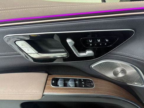 Certified 2023 Mercedes-Benz EQS 580 4MATIC SUV w/ Pinnacle Trim Package image 6