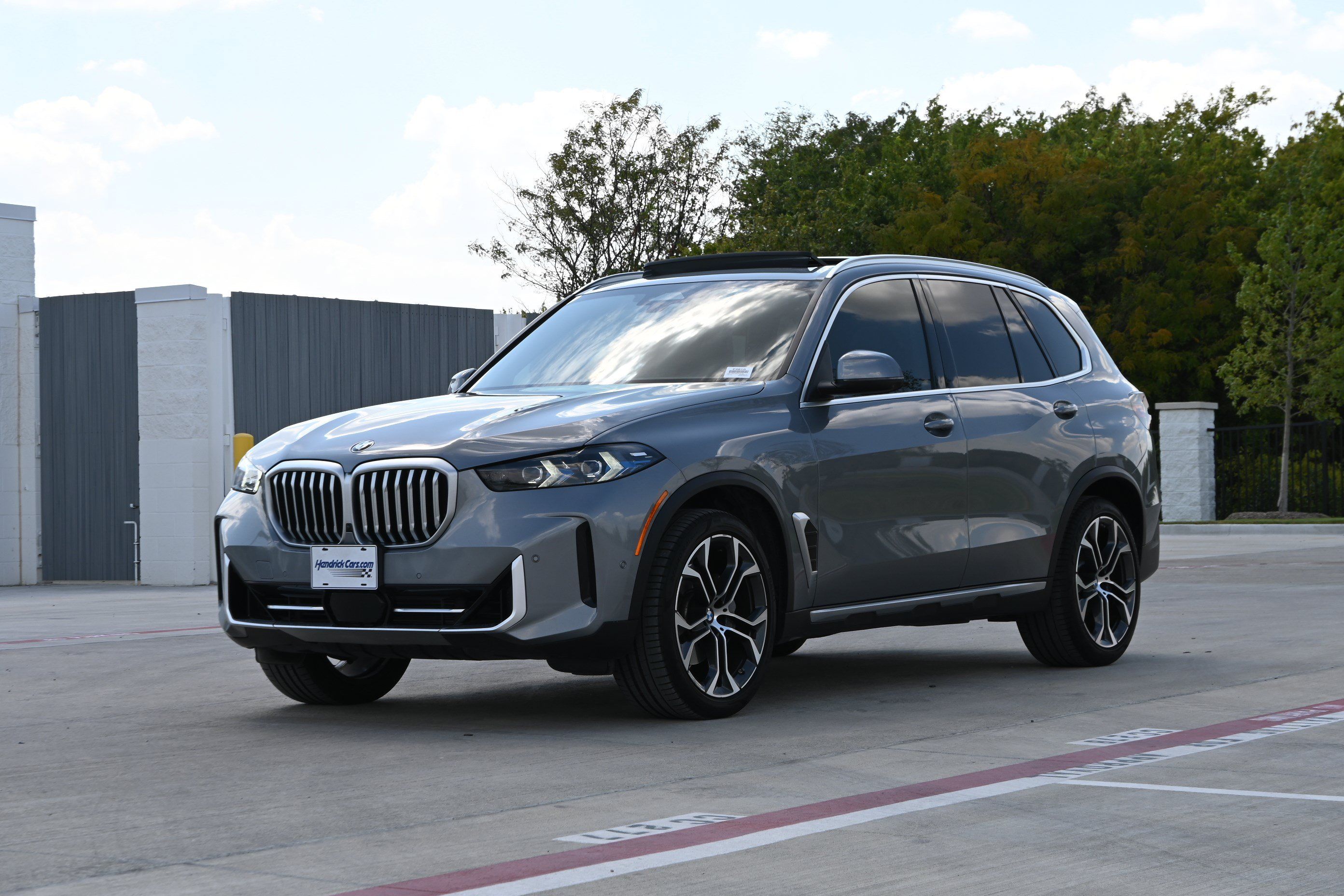 Certified 2025 BMW X5 sDrive40i w/ Parking Assistance Package RWD image 3