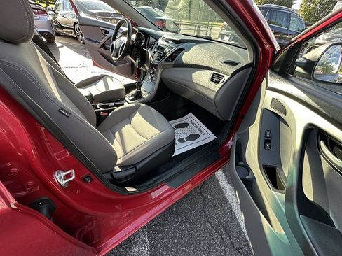 Used 2016 Hyundai Elantra SE image 26