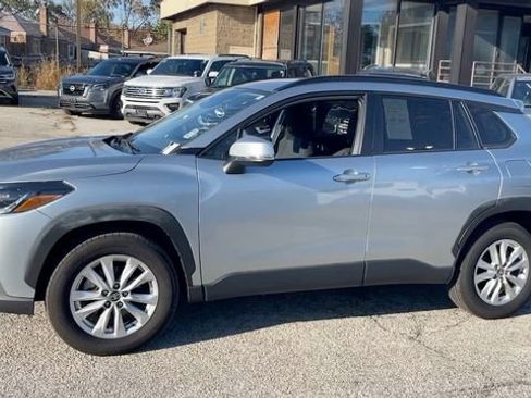 Used 2024 Toyota Corolla Cross LE image 3