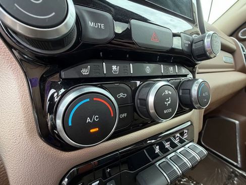 Used 2019 RAM 3500 Laramie AWD/4WD image 26
