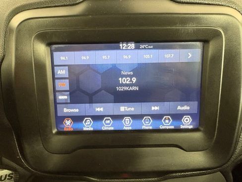 Used 2018 Jeep Renegade Latitude w/ Popular Equipment Group AWD/4WD image 23