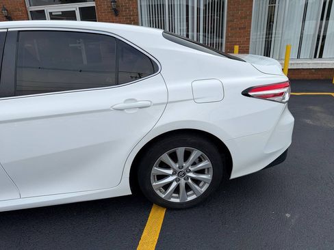 Used 2018 Toyota Camry LE FWD image 10