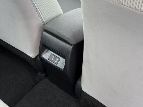 Used 2025 Toyota Corolla LE FWD image 21