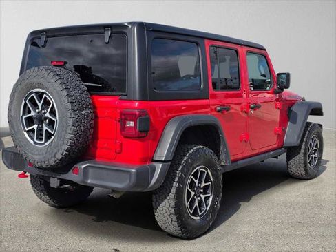 Used 2025 Jeep Wrangler Unlimited Rubicon AWD/4WD image 3