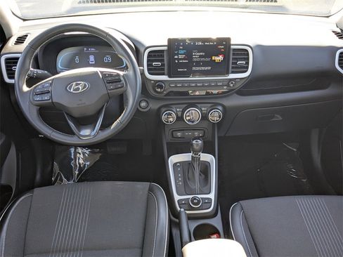 Used 2023 Hyundai Venue Limited image 12