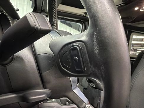 Used 2021 Jeep Wrangler Unlimited Sahara AWD/4WD image 19