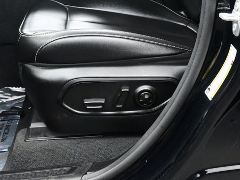 Used 2023 Jeep Grand Cherokee Limited w/ MOPAR Finishing Package image 11