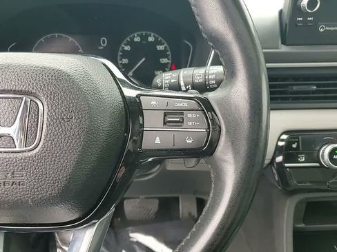 Used 2023 Honda Pilot Touring image 17