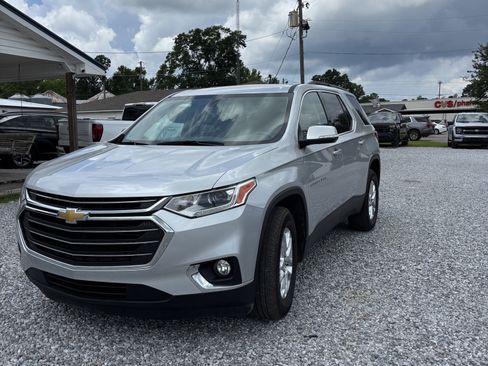 Used 2019 Chevrolet Traverse LT FWD image 1