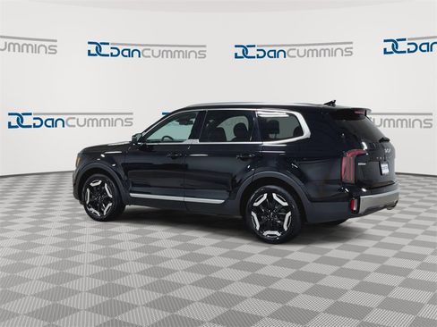 Used 2024 Kia Telluride EX w/ EX Captain's Chair Package image 7