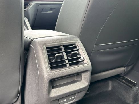 Used 2026 Volkswagen Tiguan SE AWD/4WD image 23
