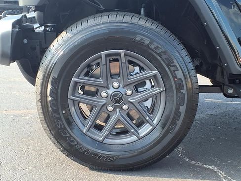 New 2025 Jeep Gladiator Sport image 23