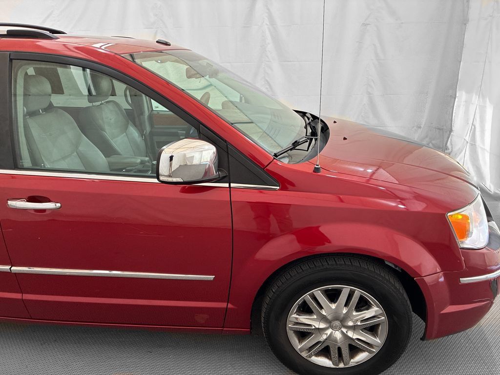 Used 2010 Chrysler Town & Country Limited w/ Entertainment Group #3 FWD image 7