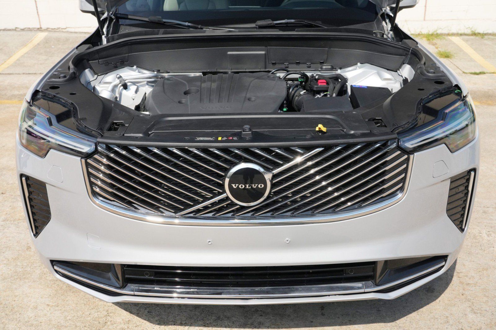 Used 2025 Volvo XC90 B5 Core w/ Protection Package Premier AWD/4WD image 8