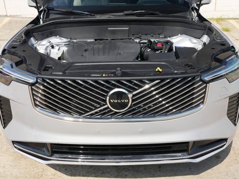 Used 2025 Volvo XC90 B5 Core w/ Protection Package Premier AWD/4WD image 8