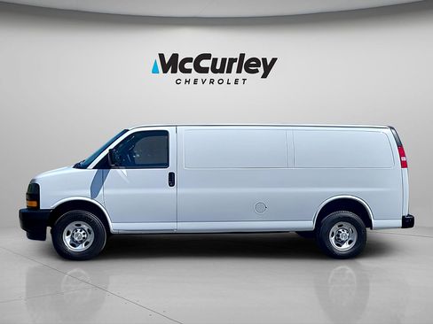 Used 2025 Chevrolet Express 2500 Extended w/ Driver Convenience Package RWD image 4
