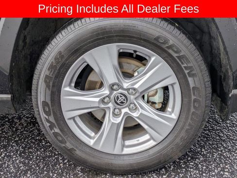 Used 2025 Toyota RAV4 XLE AWD/4WD image 12