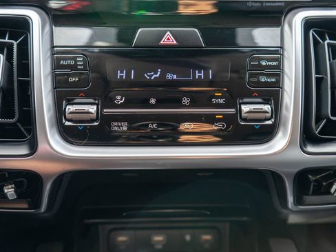 Used 2023 Kia Sorento EX image 25