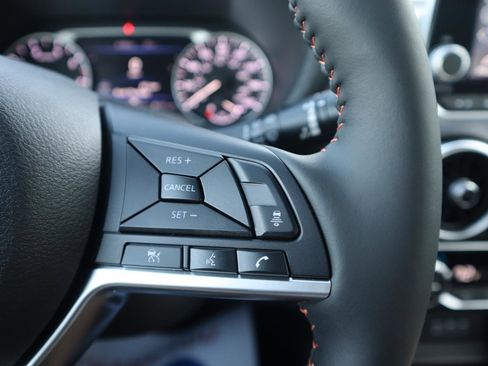 Used 2025 Nissan Sentra SR w/ SR Premium Package image 25