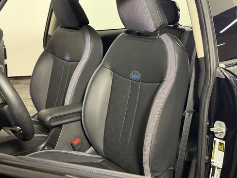 Certified 2025 MINI Cooper S FWD image 18