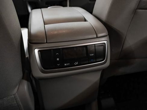 Used 2018 Toyota Highlander LE image 38