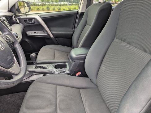 Used 2018 Toyota RAV4 LE FWD image 22