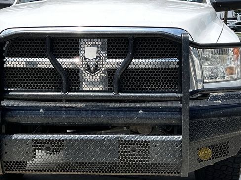 Used 2017 RAM 2500 Tradesman w/ Chrome Appearance Group RWD image 9