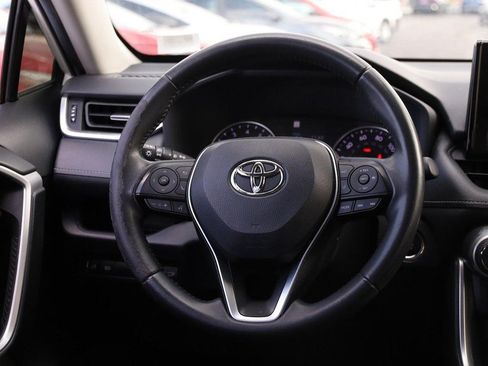 Used 2020 Toyota RAV4 XLE Premium FWD image 25