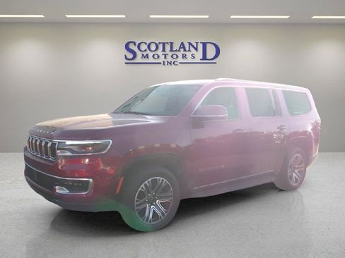 Used 2025 Jeep Wagoneer 4WD image 2