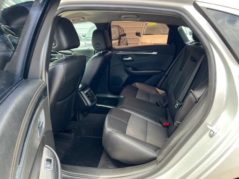 Used 2019 Chevrolet Impala LT FWD image 11