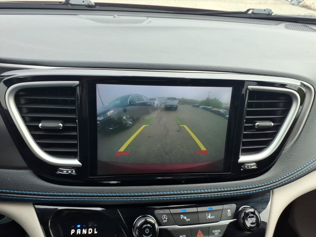 Used 2021 Chrysler Pacifica Touring w/ Cold Weather Group AWD/4WD image 15