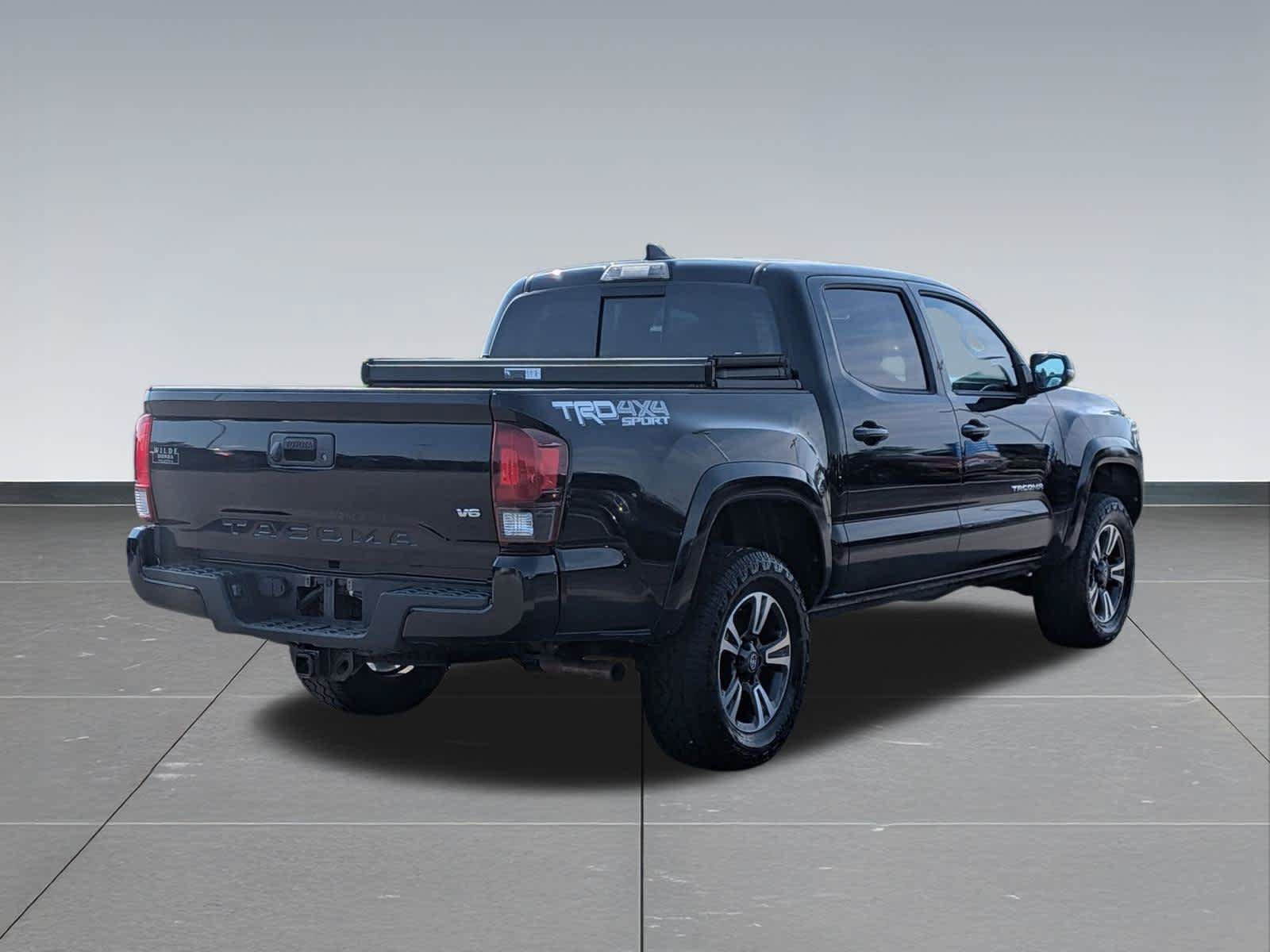 Used 2019 Toyota Tacoma TRD Sport AWD/4WD image 5