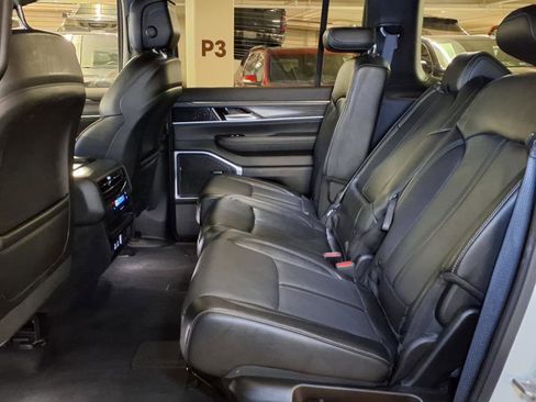 Used 2024 Jeep Wagoneer Series II w/ Flexible Seating Group image 12