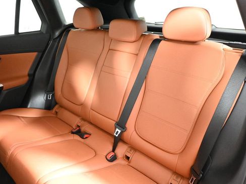 Used 2023 Mercedes-Benz GLC 300 4MATIC image 4