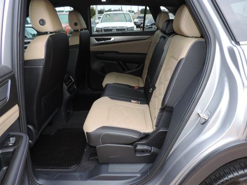 Used 2024 Volkswagen Atlas Cross Sport SE FWD image 23