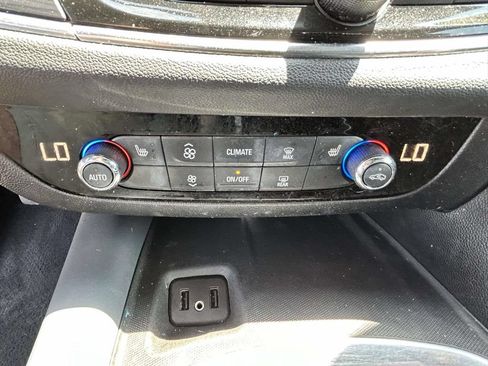 Used 2019 Buick Enclave Essence FWD image 19