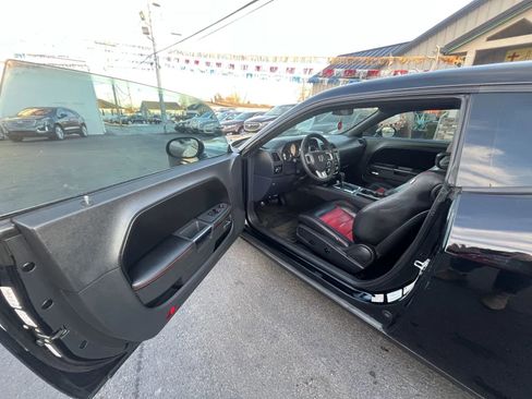 Used 2013 Dodge Challenger SXT image 10