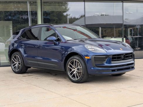 Certified 2026 Porsche Macan AWD/4WD image 7