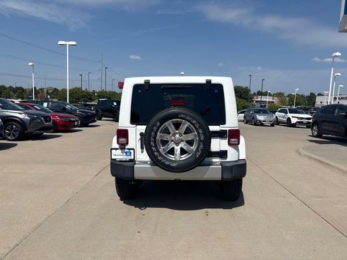 Used 2017 Jeep Wrangler Unlimited Sahara w/ Connectivity Group AWD/4WD image 6