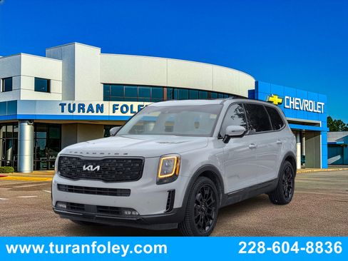 Used 2022 Chevrolet Silverado 1500 LTZ w/ LTZ Premium Package AWD/4WD image 1