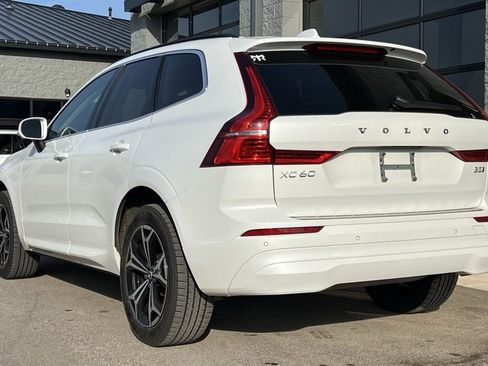 Used 2022 Volvo XC60 B5 Momentum w/ Climate Package image 6