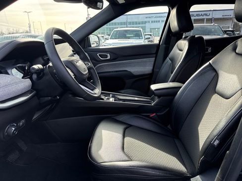 Used 2024 Jeep Compass Latitude image 13