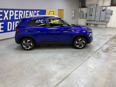 Used 2025 Hyundai Venue SEL FWD image 8