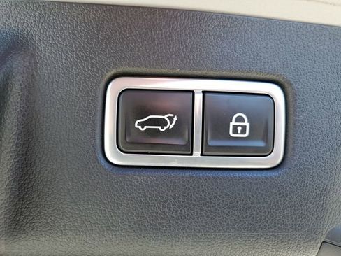 Used 2023 Kia Sorento SX Prestige image 12