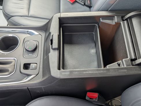 Used 2019 Chevrolet Traverse LT w/ LT Premium Package image 28